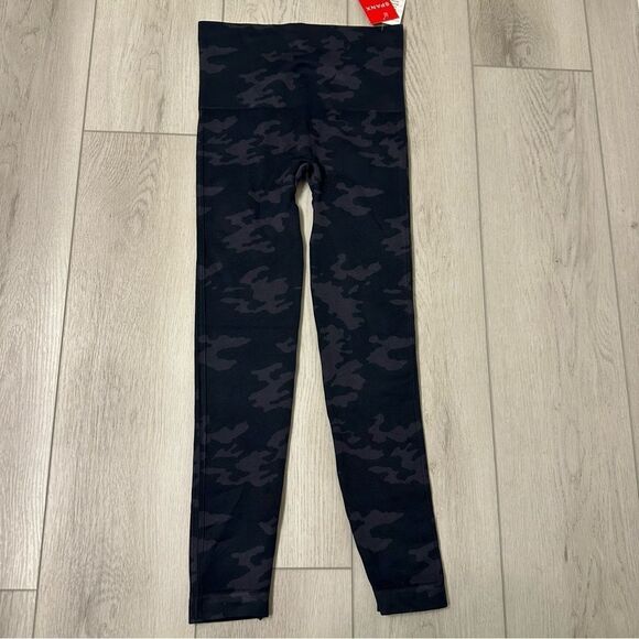 NWT! SPANX Black Camo Look At Me Now Leggings FL3515 Sz Small (2-4) Shape Wear - Picture 1 of 9